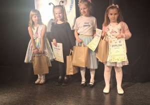 Finalistki powiatowego konkursu piosenki przedszkolnej.