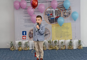 Michał recytuje wiersz „Siedmiomilowe buty” Jana Brzechwy.