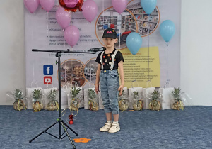 Julia recytuje wiersz „Marzenia” Hanny Niewiadomskiej.