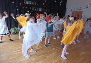 Pantomima pt. „Brzydkie Kaczątko”.