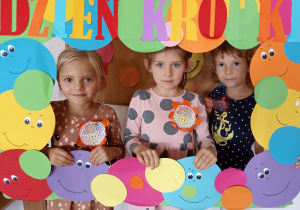 Zoja, Iga i Basia pozują do okolicznościowego zdjęcia.