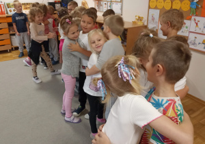 Życzenia i uściski od dziewczynek.