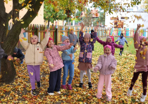 Zabawy w ogrodzie przedszkolnym.