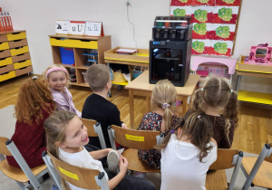 Obserwowanie pracy drukarki 3D.