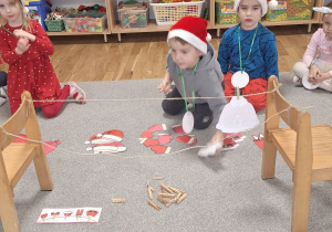 Wieszamy pranie Świętego Mikołaja