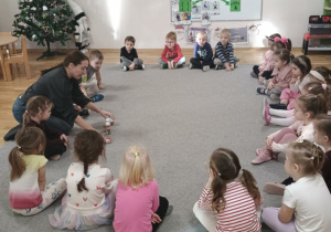 Zabawa na dywanie - kolorowa posypka