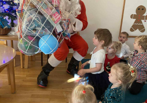 Wizyta Mikołaja w każdej grupie.