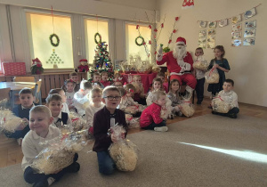 Wizyta Mikołaja w każdej grupie.