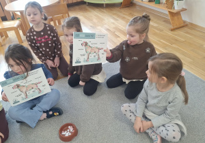 Spotkanie Przedszkolaków z psem w ramach dogoterapii.