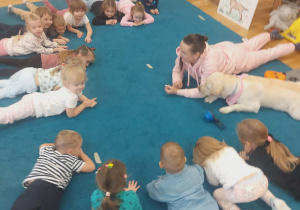 Spotkanie Przedszkolaków z psem