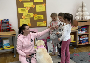 Dogoterapia w grupie Żółtej