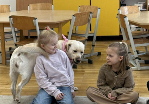 Dogoterapia w grupie Żółtej