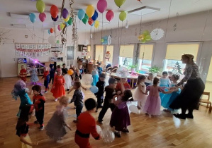 Bal karnawałowy w przedszkolu