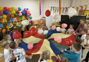 Zabawy muzyczno-ruchowe.