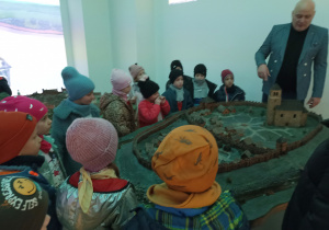 Poznanie ciekawostek i historii miasta w drodze na Wieżę Ratuszową.