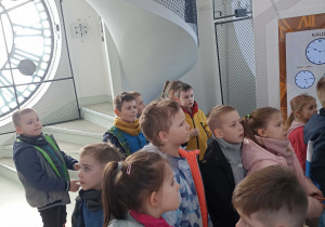 Poznanie ciekawostek i historii miasta w drodze na Wieżę Ratuszową.