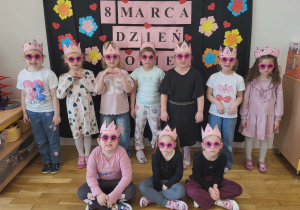 Pamiątkowe zdjęcie dziewczynek.