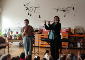 Koncert z okazji „Dnia Kobiet” dla wszystkich dzieci w przedszkolu.