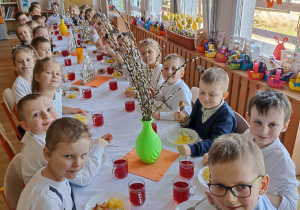 Uroczysty obiad w Grupie Pomarańczowej.