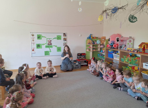 Wizyta bibliotekarki w przedszkolu