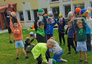 Zajęcia sportowe z trenerem Piłkarskiej Akademii Rozwoju „Lampart”.