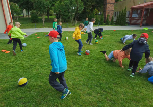 Zajęcia sportowe z trenerem Piłkarskiej Akademii Rozwoju „Lampart”.