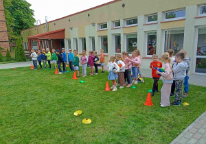 Zajęcia sportowe z trenerem Piłkarskiej Akademii Rozwoju „Lampart”.