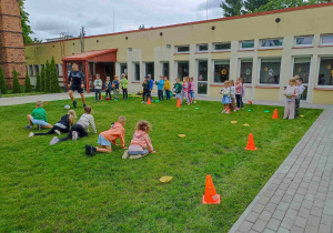 Zajęcia sportowe z trenerem Piłkarskiej Akademii Rozwoju „Lampart”.