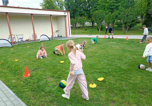 Zajęcia sportowe z trenerem Piłkarskiej Akademii Rozwoju „Lampart”.